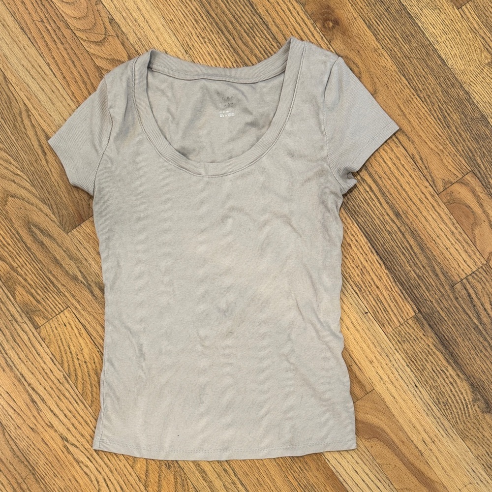 Stylish Women's Tank Tops - Black, Green, Cream, and More Size: Medium - Picture 6 of 8